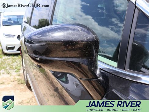 Used 2020 Chrysler Pacifica Touring-L w/ Advanced Safetytec Group FWD image 11