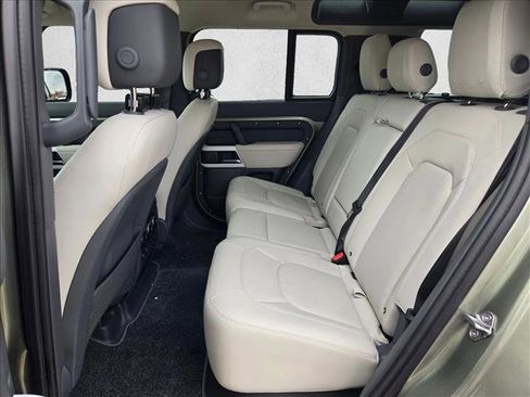 Used 2024 Land Rover Defender 110 SE image 18