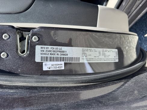 Used 2023 Chrysler Pacifica Touring-L FWD image 21