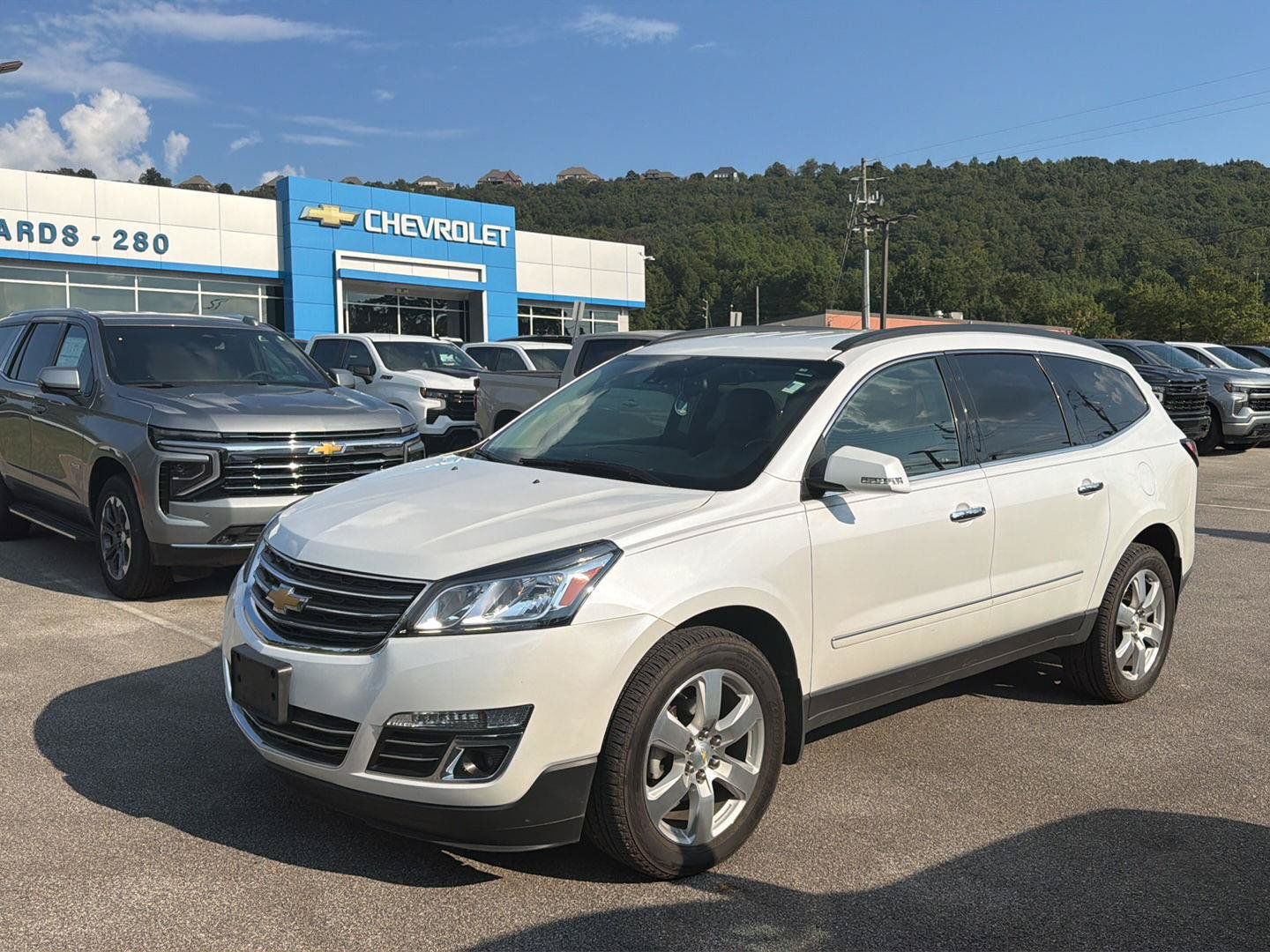Used 2017 Chevrolet Traverse Premier FWD image 1