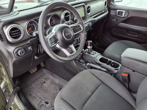 Used 2023 Jeep Gladiator Overland w/ Cold Weather Group image 19