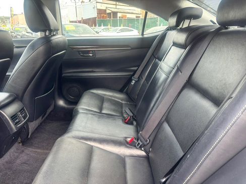 Used 2015 Lexus ES 350 w/ Luxury Package FWD image 38