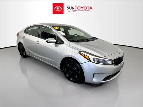 Used 2017 Kia Forte LX FWD image 1