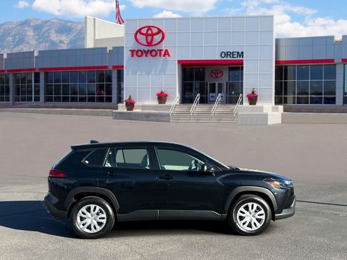 Used 2024 Toyota Corolla Cross L AWD/4WD image 3