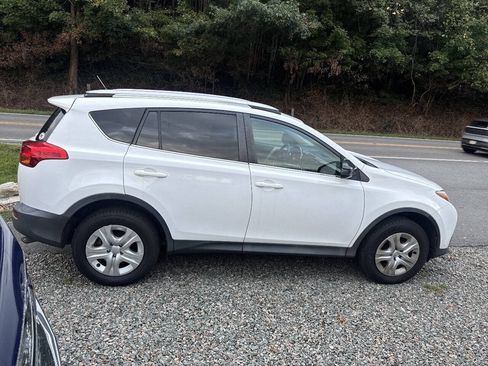 Used 2015 Toyota RAV4 LE AWD/4WD image 5