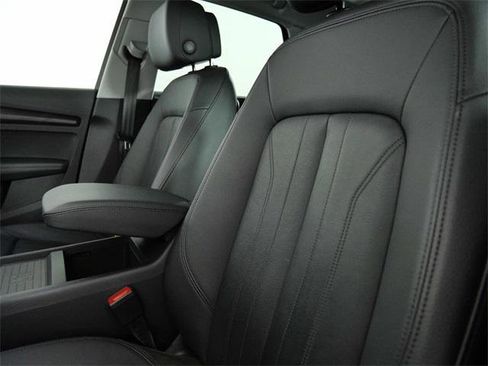 Used 2020 Audi Q5 e Premium Plus w/ Premium Plus Package image 17