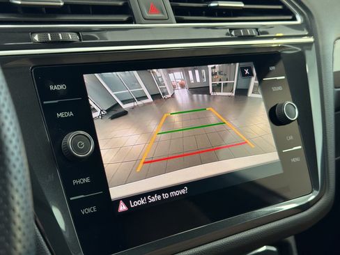 Used 2024 Volkswagen Tiguan SE R-Line FWD image 19
