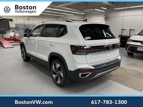New 2026 Volkswagen Taos SE image 2