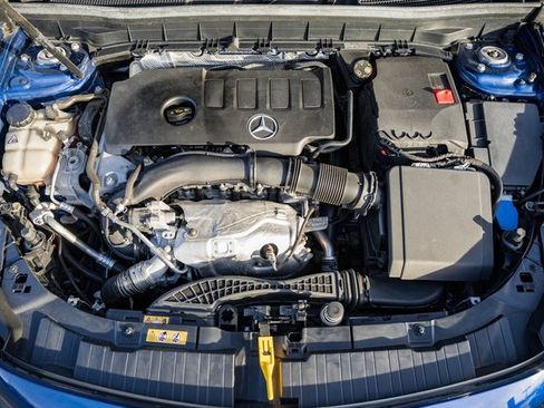 Used 2021 Mercedes-Benz GLB 250 4MATIC image 19