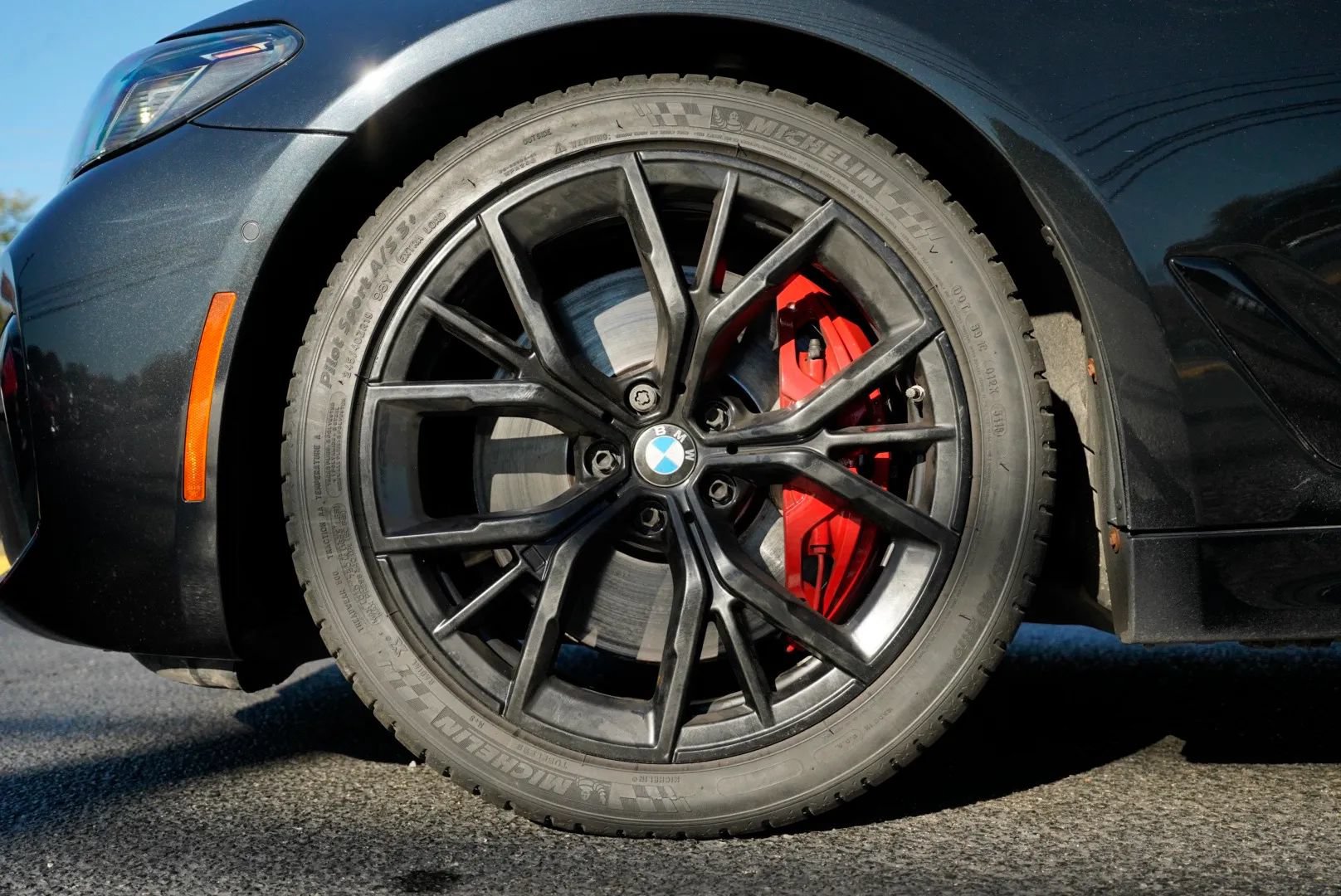 Used 2023 BMW M550i xDrive w/ Executive Package AWD/4WD image 14