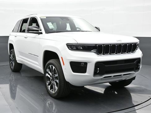 Used 2024 Jeep Grand Cherokee Overland w/ Luxury Tech Group IV image 9