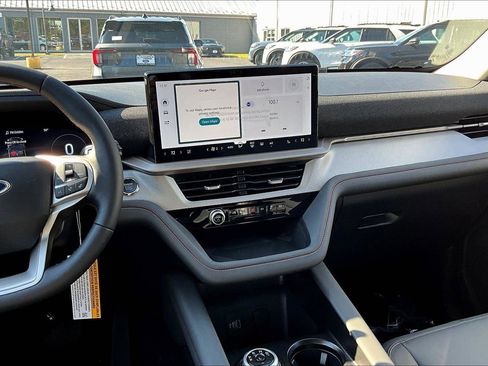 New 2026 Ford Explorer Active image 7