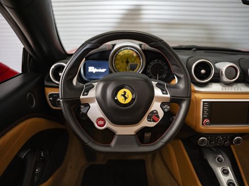 Used 2016 Ferrari California T RWD image 40