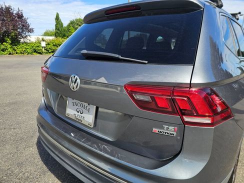 Used 2018 Volkswagen Tiguan SEL Premium AWD/4WD image 17