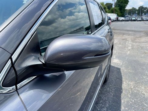 Used 2022 Honda CR-V Touring image 11