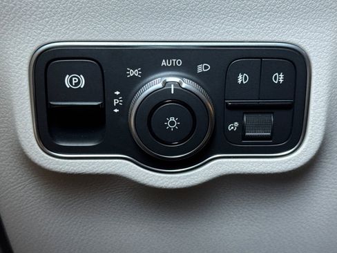 New 2025 Mercedes-Benz GLA 250 image 34