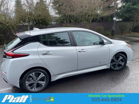 Used 2018 Nissan Leaf SV w/ SV Technology Package image 11