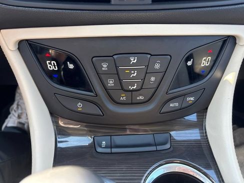 Used 2019 Buick Envision Essence FWD image 35