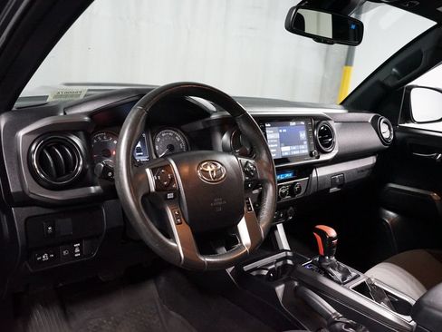 Used 2021 Toyota Tacoma TRD Sport w/ Technology Package RWD image 12