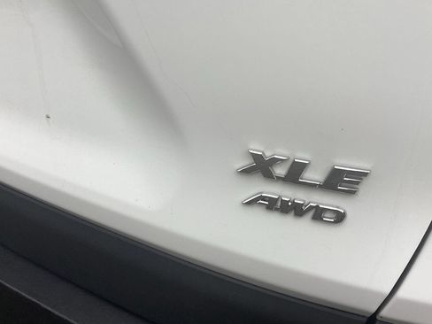 Used 2021 Toyota RAV4 XLE w/ Convenience Package AWD/4WD image 16