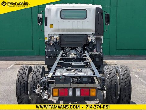 Used 2024 Chevrolet Low Cab Forward RWD image 5