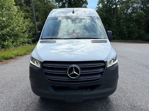 Used 2025 Mercedes-Benz Sprinter 2500 image 3