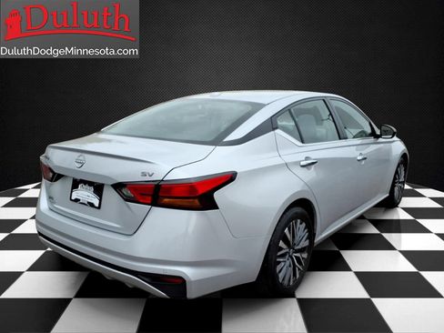 Used 2024 Nissan Altima 2.5 SV FWD image 5
