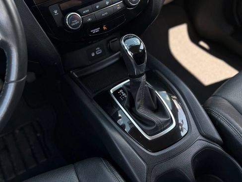 Used 2018 Nissan Rogue SV w/ Premium Package FWD image 20