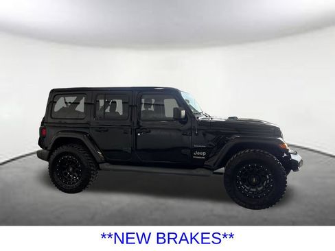 Used 2018 Jeep Wrangler Unlimited Sahara AWD/4WD image 7