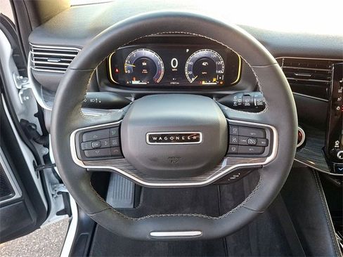 Used 2022 Jeep Wagoneer Series II image 23