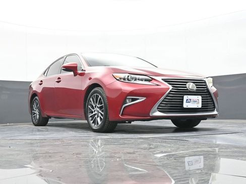 Used 2017 Lexus ES 350 w/ Luxury Package FWD image 46