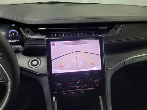 New 2025 Jeep Grand Cherokee Limited image 9