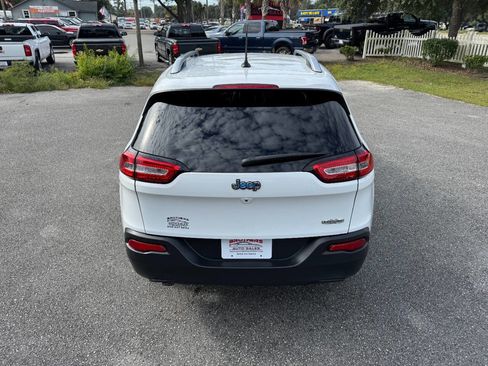 Used 2015 Jeep Cherokee Latitude w/ Cold Weather Group image 5
