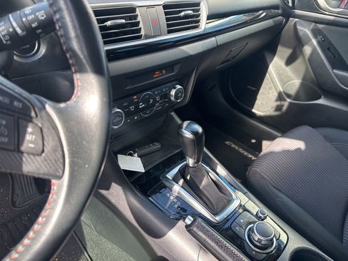 Used 2015 MAZDA MAZDA3 i Touring w/ Technology Package FWD image 18
