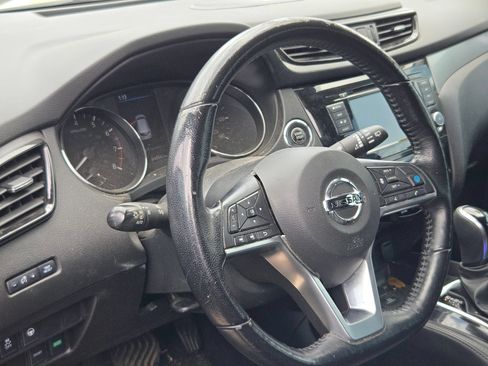 Used 2020 Nissan Rogue Sport SL w/ Premium Package FWD image 8