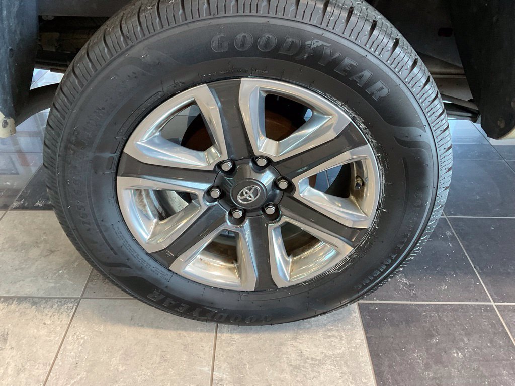 Used 2019 Toyota Tacoma Limited AWD/4WD image 7