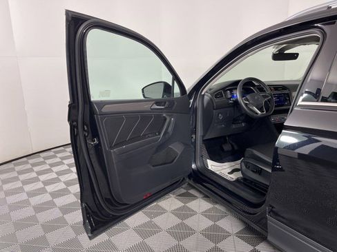Used 2023 Volkswagen Tiguan SE image 13
