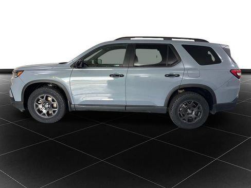Used 2024 Honda Pilot TrailSport image 2