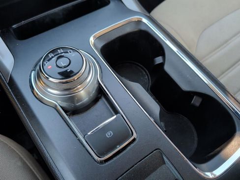 Used 2020 Ford Fusion SE image 26