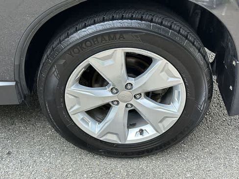 Used 2015 Subaru Forester 2.5i Premium w/ All-Weather Package AWD/4WD image 5