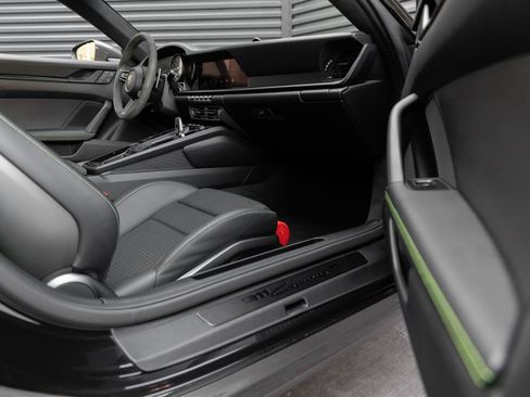 Certified 2024 Porsche 911 Carrera T RWD image 39