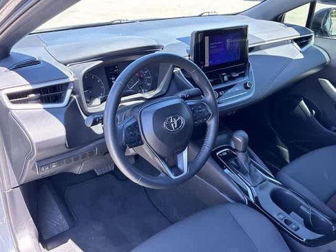 Used 2025 Toyota Corolla SE FWD image 2