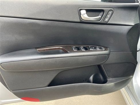 Used 2018 Kia Optima EX w/ Premium Package image 17