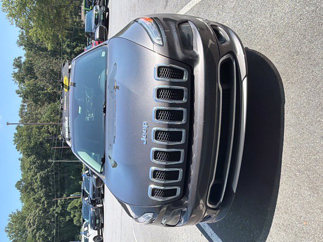 Used 2018 Jeep Cherokee Overland AWD/4WD image 4