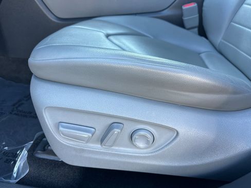 Used 2023 Toyota Highlander XLE image 14