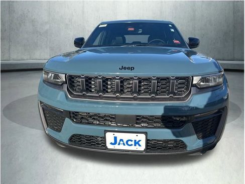 New 2026 Jeep Grand Cherokee Limited w/ Limited Altitude Package AWD/4WD image 9