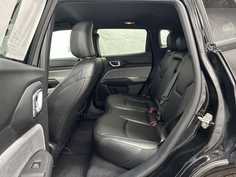 Used 2024 Jeep Compass Latitude AWD/4WD image 12