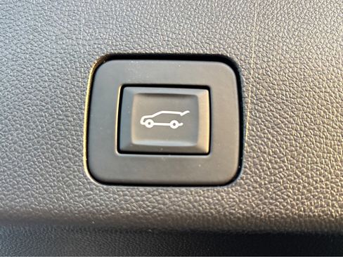 Used 2023 Buick Encore GX Essence w/ Experience Buick Package image 32