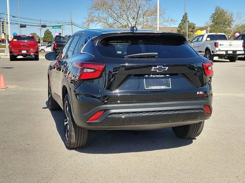 Used 2025 Chevrolet Trax RS w/ Sunroof Package image 8