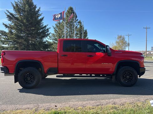 Used 2024 Chevrolet Silverado 2500 ZR2 w/ Technology Package AWD/4WD image 4